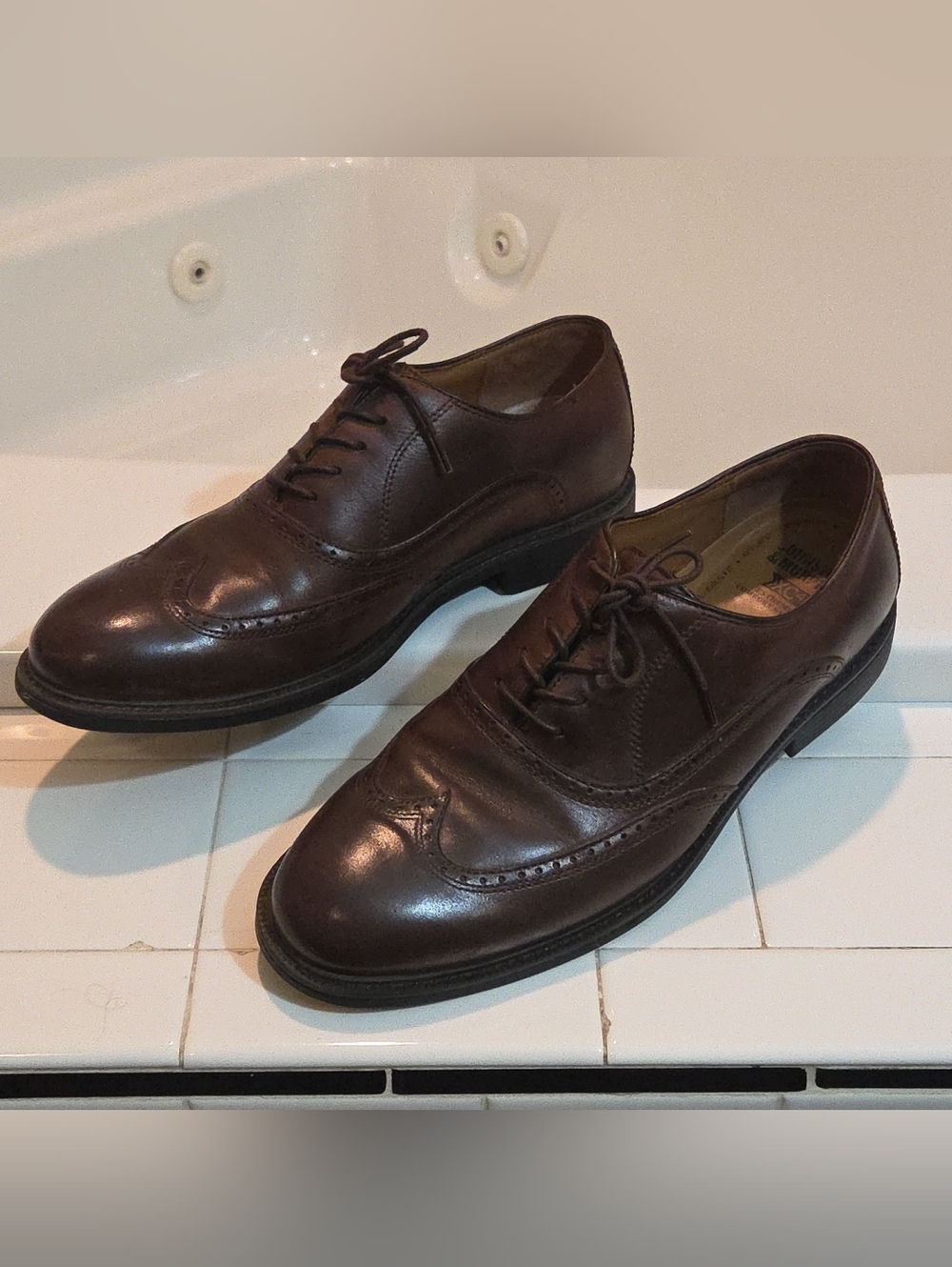 Johnston And Murphy’s XC4 Brown Leather WingTip Oxford Lace Up Dress Shoes 10.5M